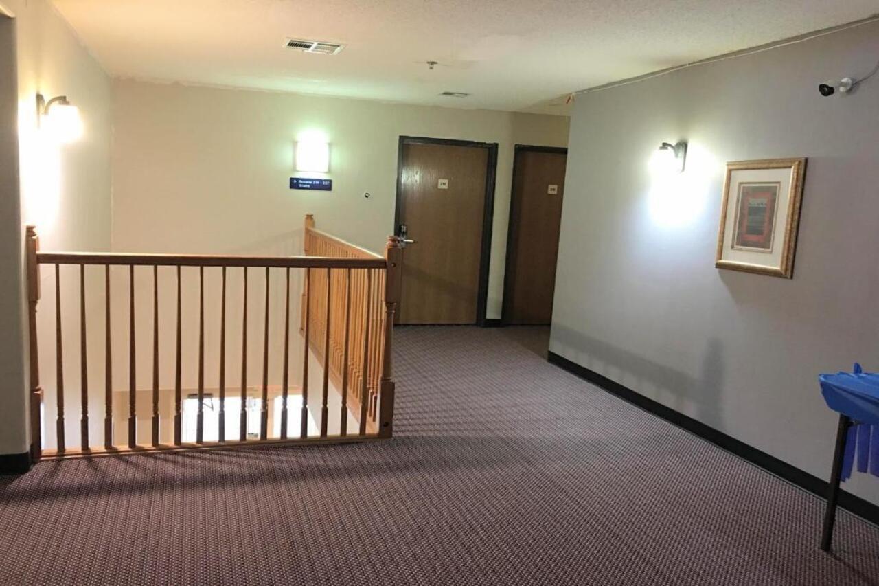 Travelodge By Wyndham Chadron Eksteriør bilde