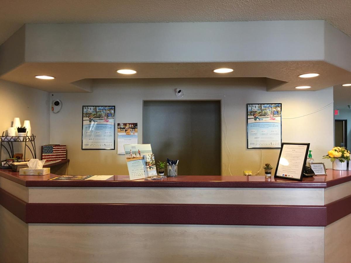 Travelodge By Wyndham Chadron Eksteriør bilde