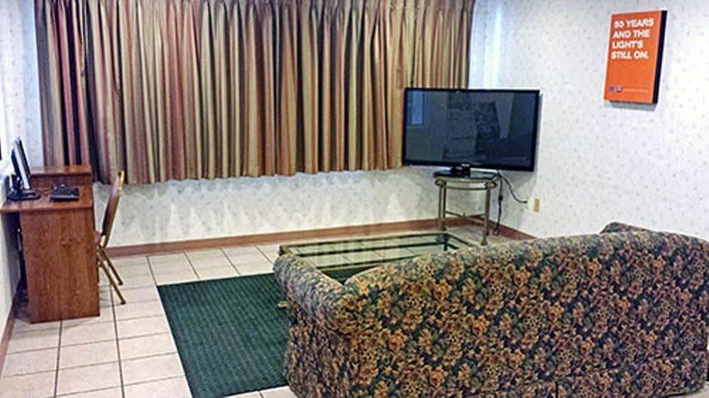 Travelodge By Wyndham Chadron Eksteriør bilde